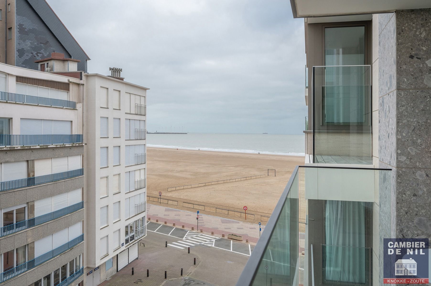 Recent, gemeubeld appartement met lateraal zeezicht te Duinbergen foto 12