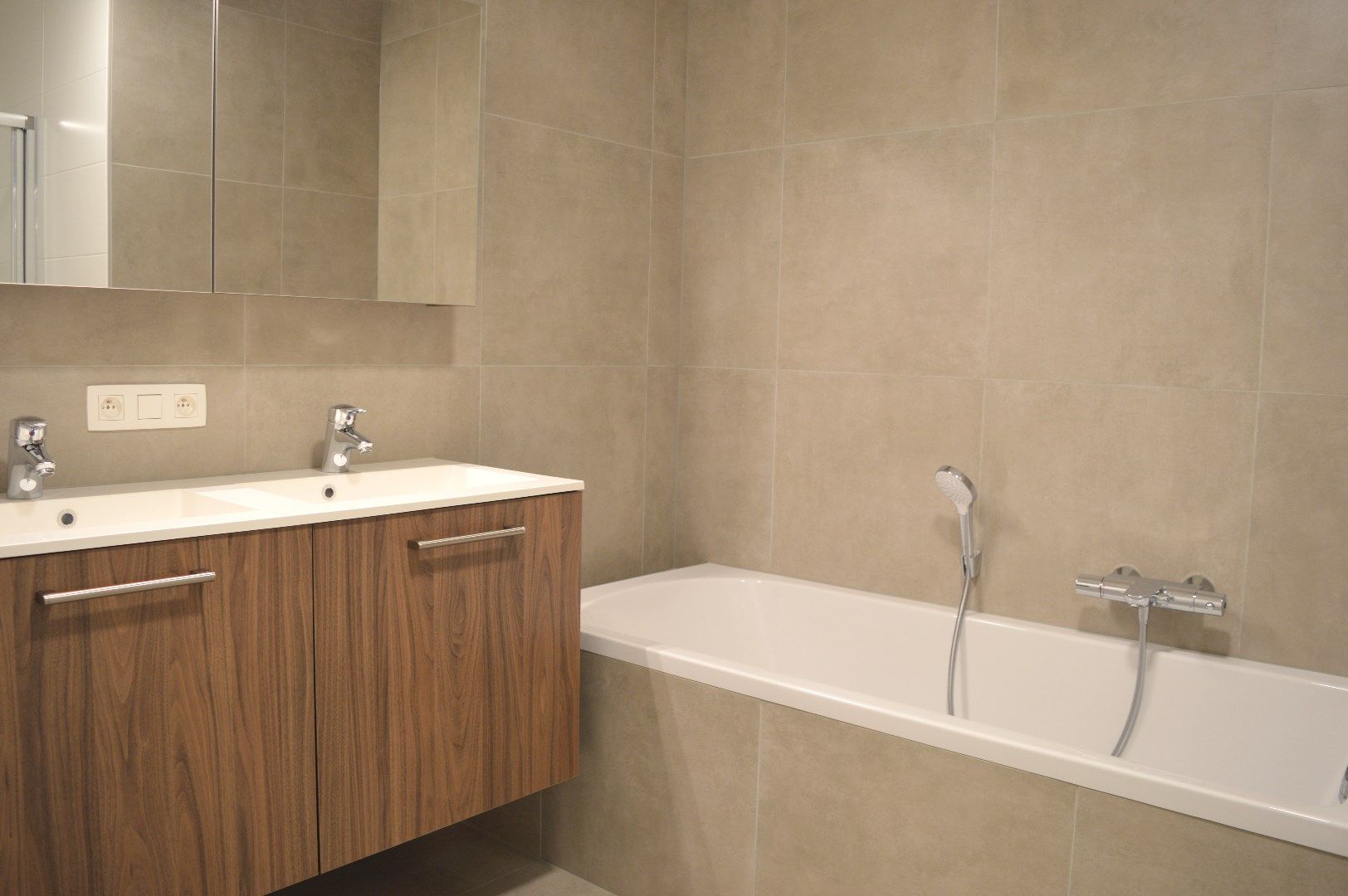 Prachtig ruim appartement met 3 slaapkamers in centrum Ledegem foto 7