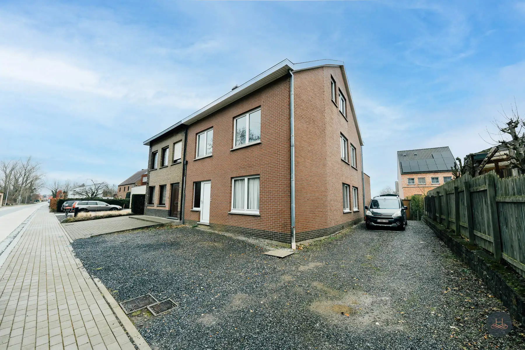 Ruim appartement met grote tuin & garage foto {{pictureIndex}}