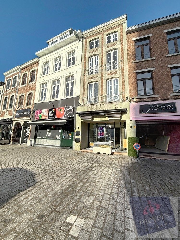 Handelspand te huur – Toplocatie op de Grote Markt in Sint-Truiden foto 2