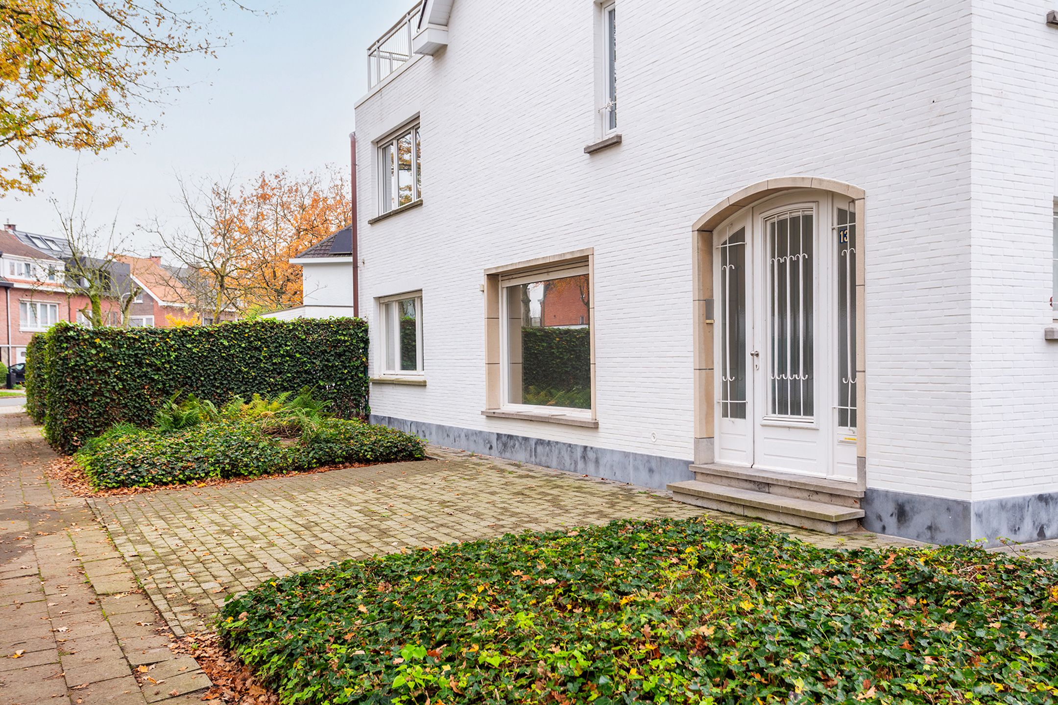 Opbrengsteigendom met 2 appartementen en 2 garageboxen foto 3