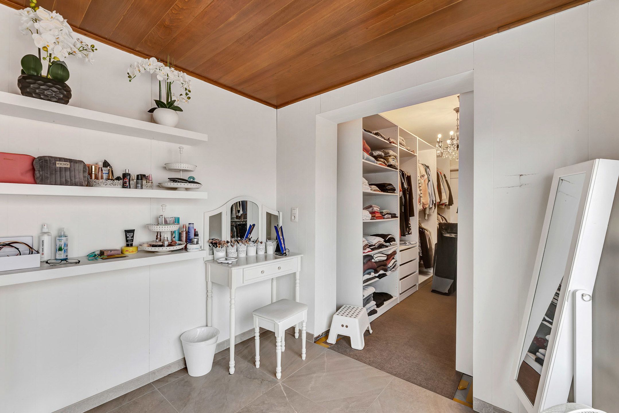 Instapklare woning met 5 slpks, tuin en fietsgarage foto 18