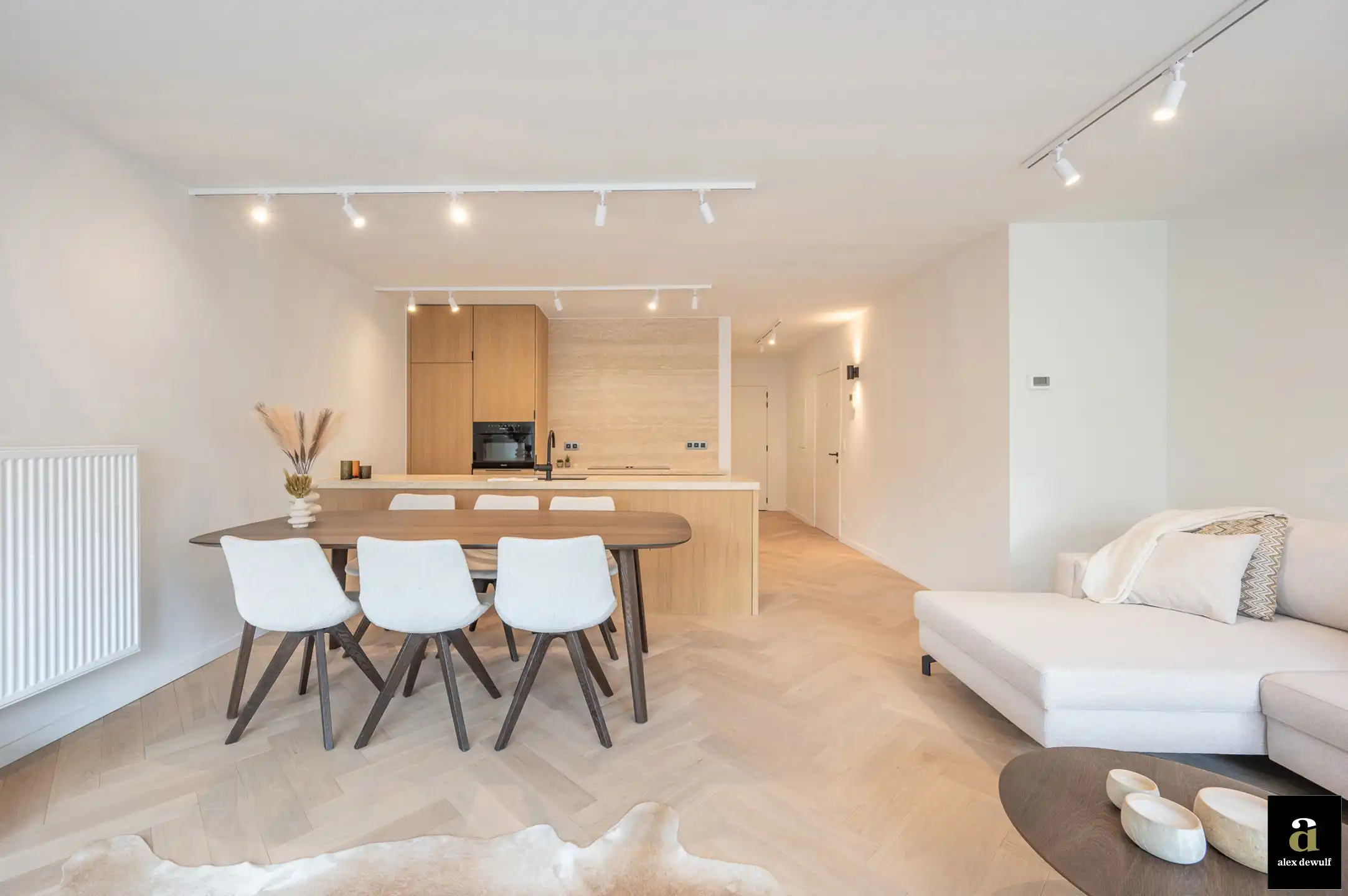 Prachtig gerenoveerd appartement met terras aan de Lippenslaan. foto 3
