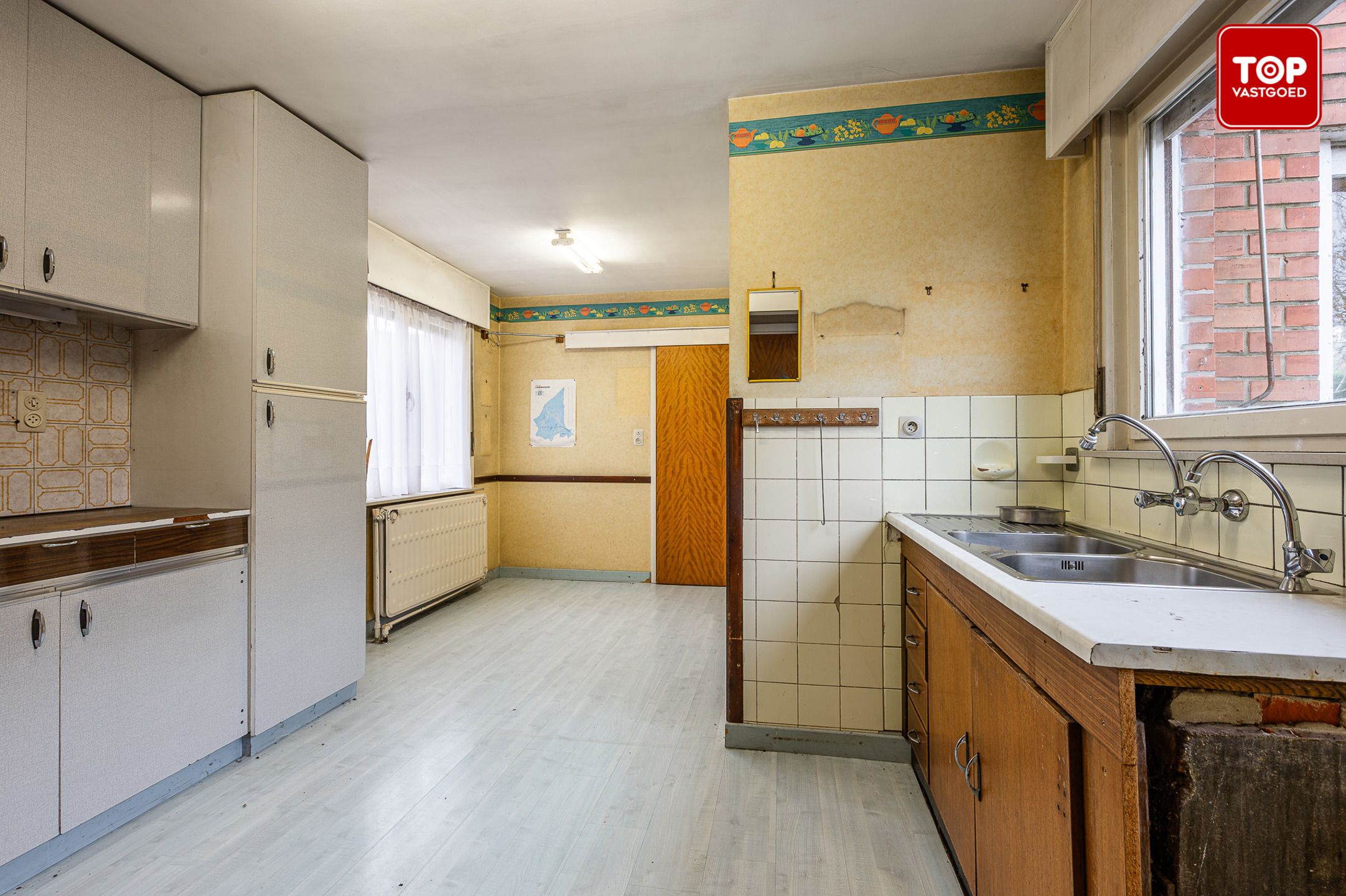 Te renoveren alleenstaande woning met 4 Slaapkamers foto 6