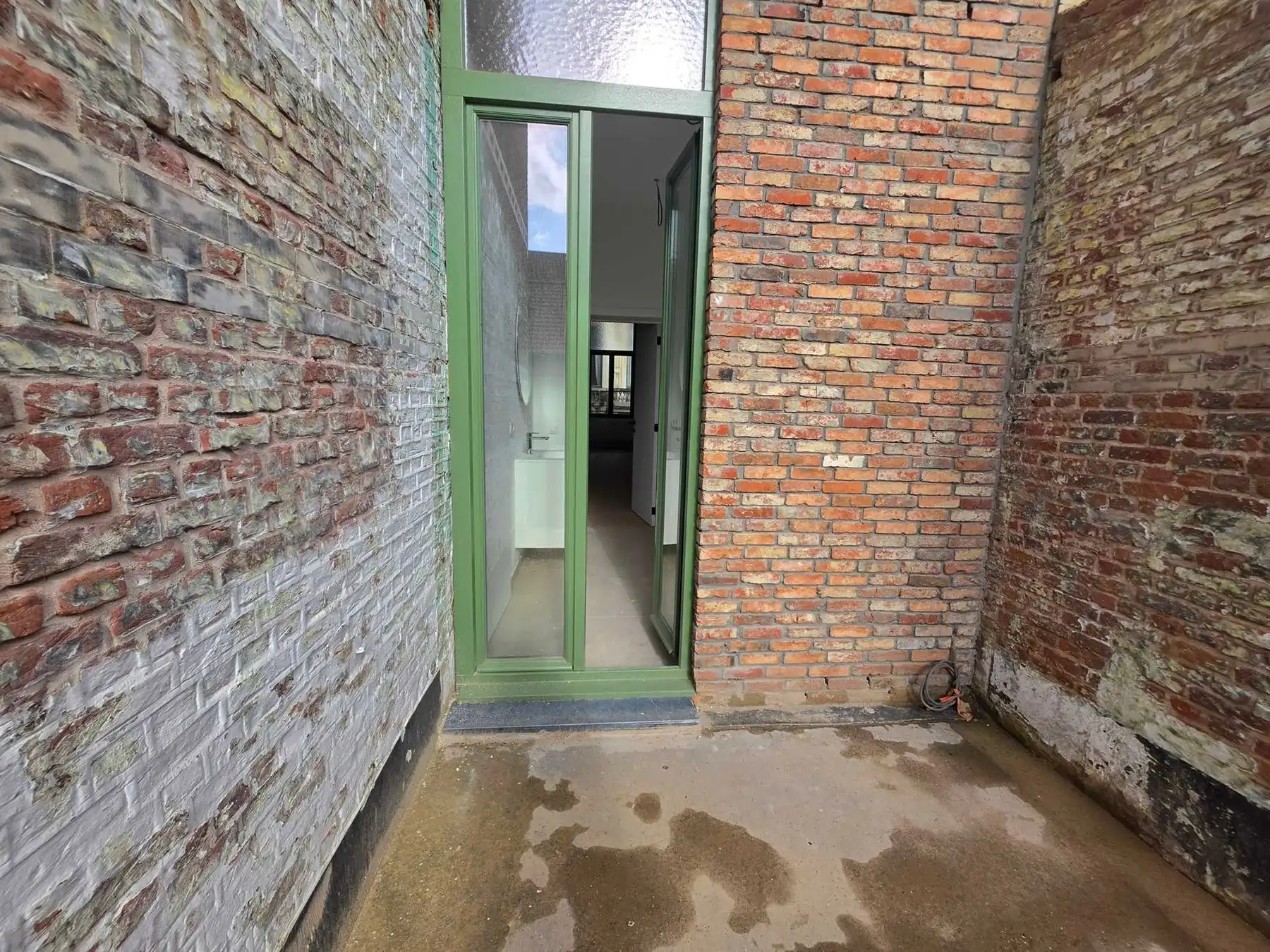 Volledig gerenoveerd appartement met 1 slaapkamer, balkon en terras nabij Zurenborg foto 10