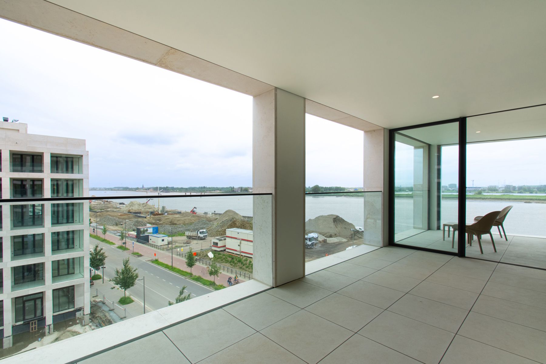 Gemeubeld 2-slaapkamerappartement met uitzicht op de Schelde foto 9