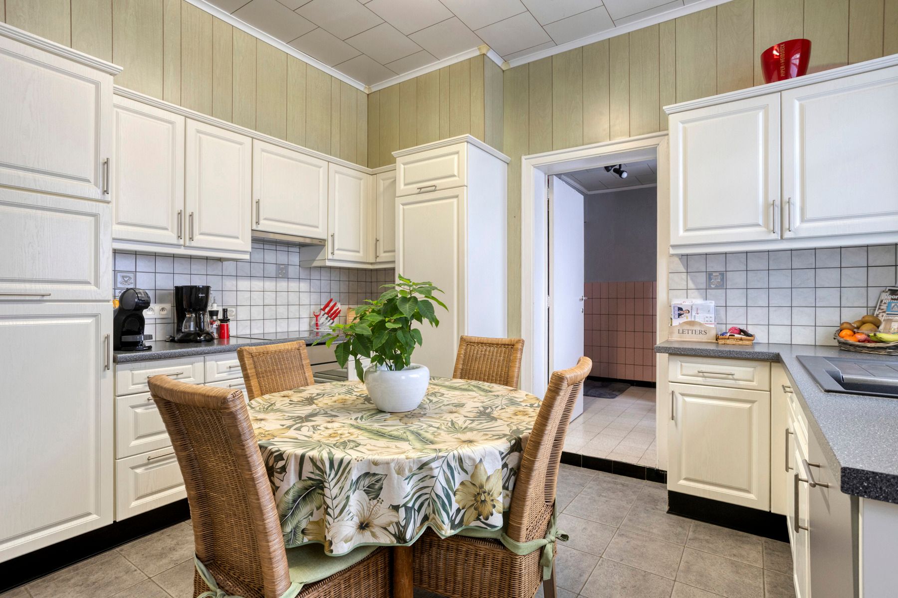 Charmante halfopen woning met potentieel foto 8