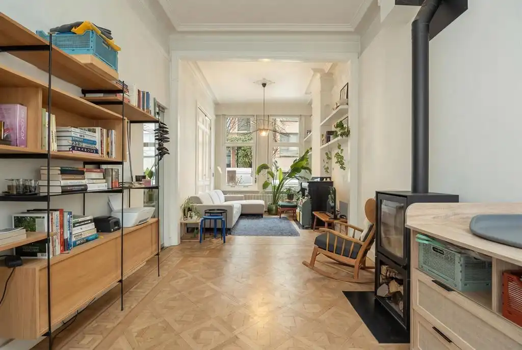 Sfeervol, instapklaar herenhuis met 4 slaapkamers & mediterraanse tuin in hartje Harmoniewijk foto 2