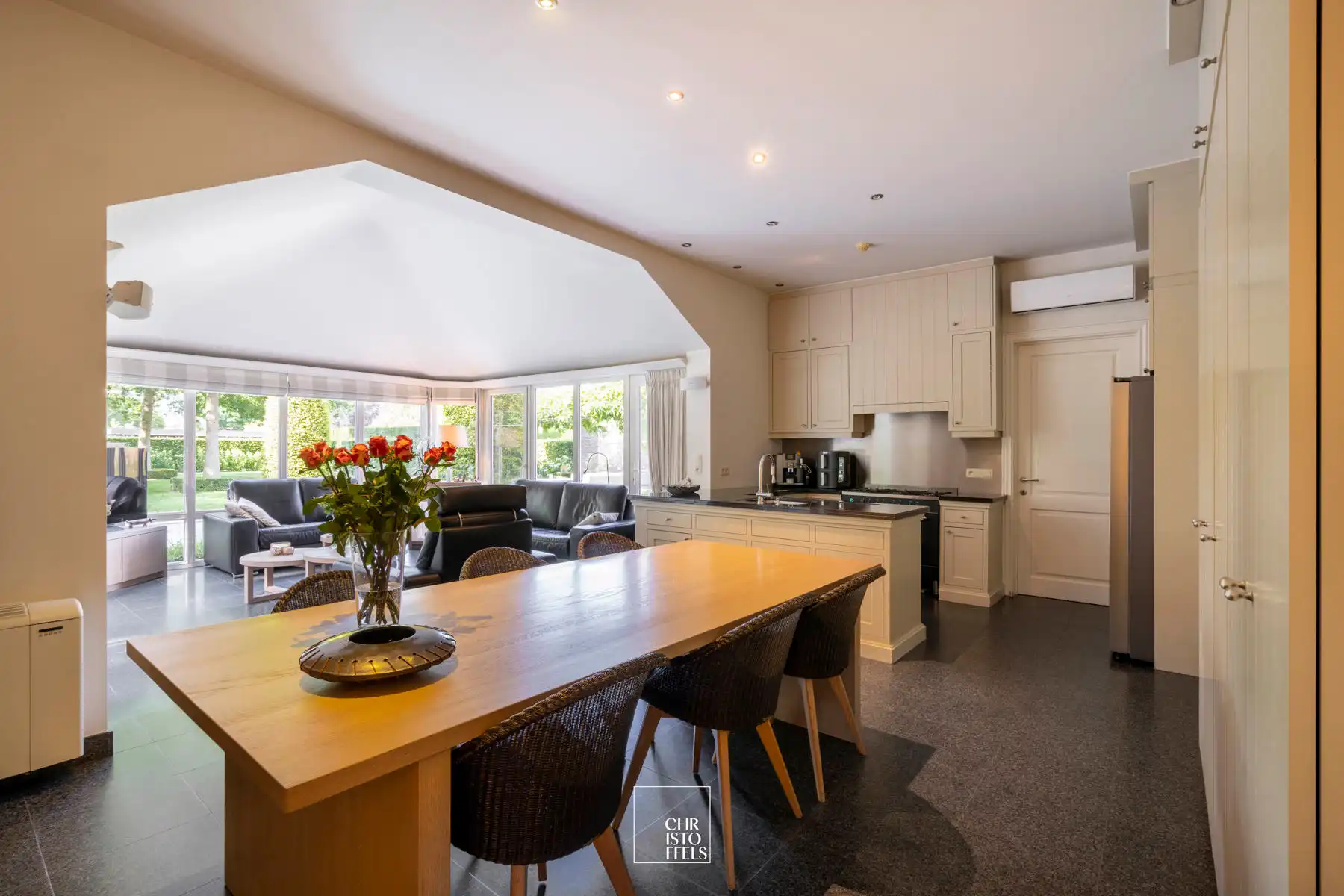 Exclusieve villa van 458m² met buitenzwembad op een perceel van 2.231m² foto 32