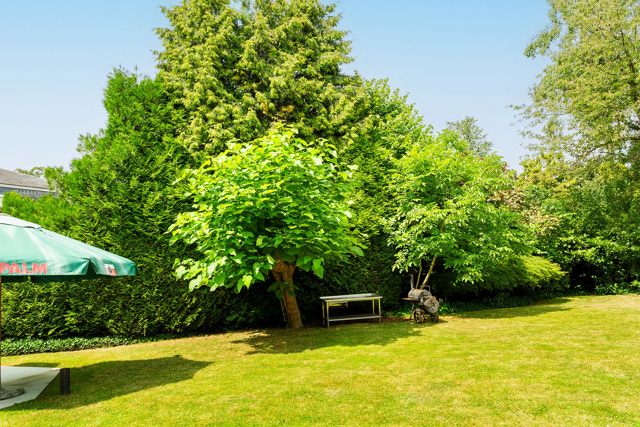 Topgelegen architectenwoning met ruim tuin en binnenzwembad. foto 46