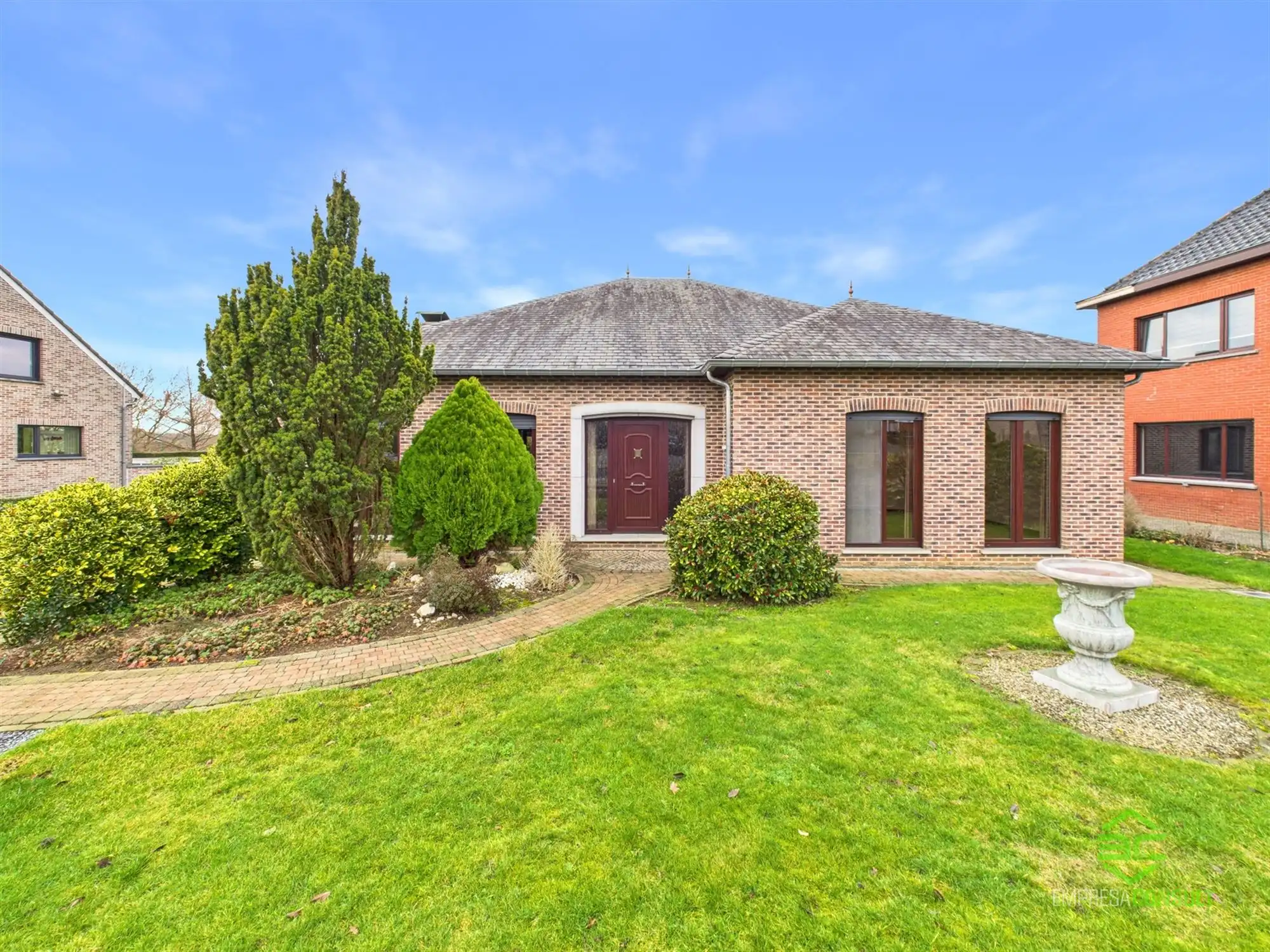 Hoofdfoto van de publicatie: Instapklare gelijkvloerse OB met zonnige tuin!