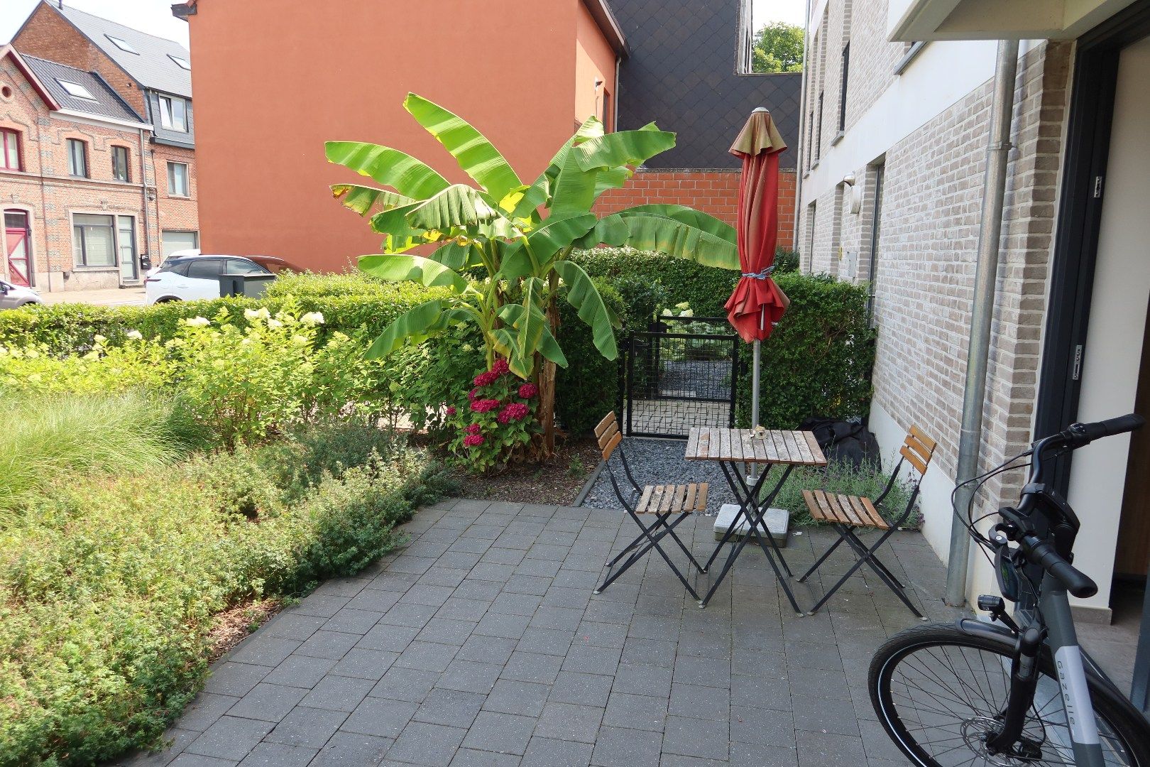 Super gezellig gelijkvloers 1 slk app met terras, voortuin en carport foto 8