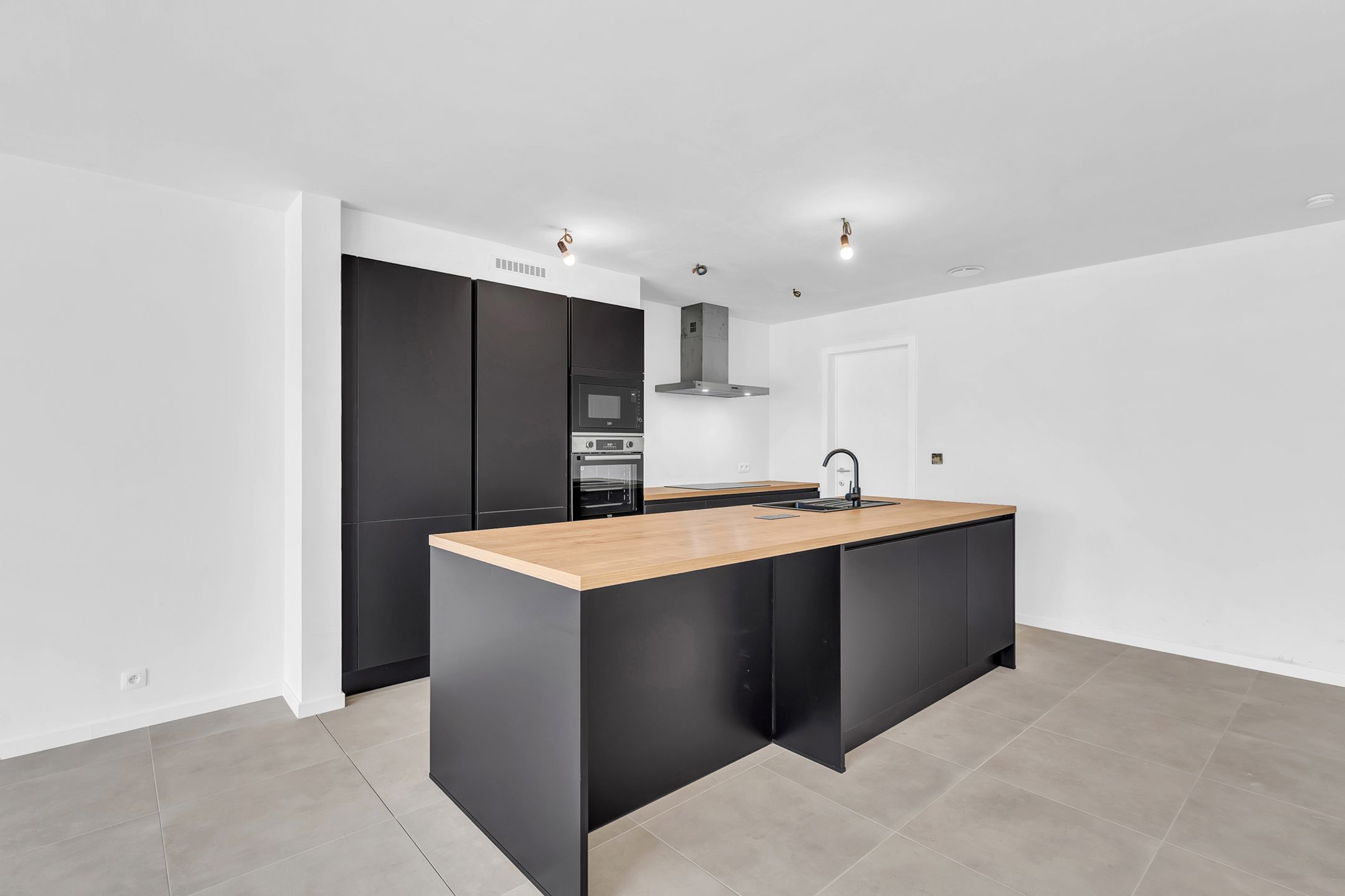 Prachtige ruime nieuwbouwwoning in Outer foto 2