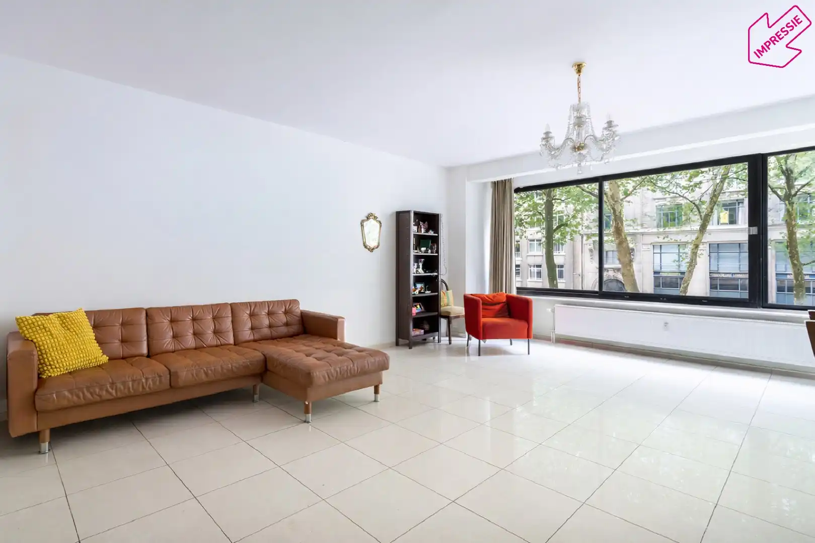 Uiterst ruim vierslaapkamer appartement tussen het Stadspark en de Theaterbuurt!  foto 2