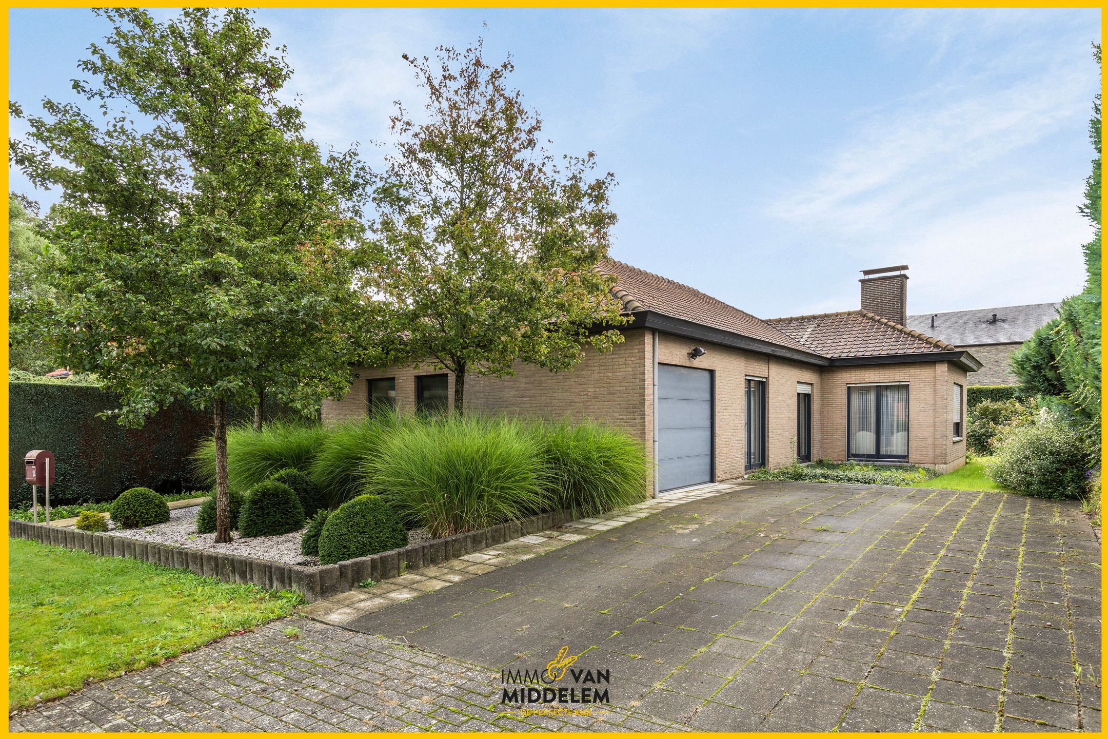 OP TE FRISSEN BUNGALOW MET 3 KAMERS, GARAGE EN TUIN foto 1