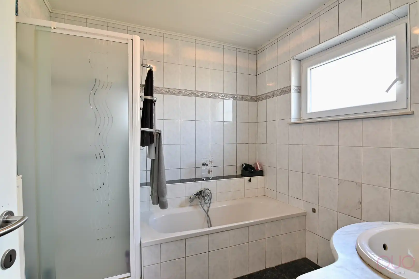 Rustig gelegen gezinswoning met vier slaapkamers en dubbele garage foto 13