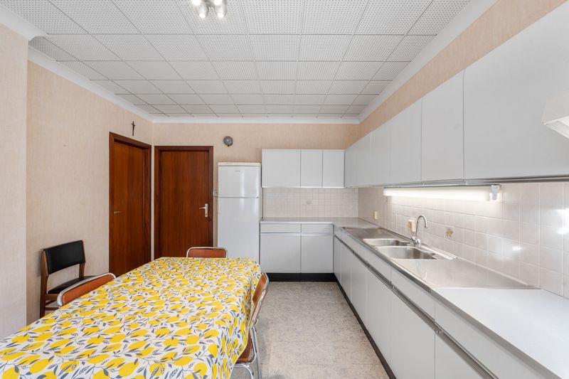 Torhout- Vrijstaande woning met 5 slaapkamers. foto 9