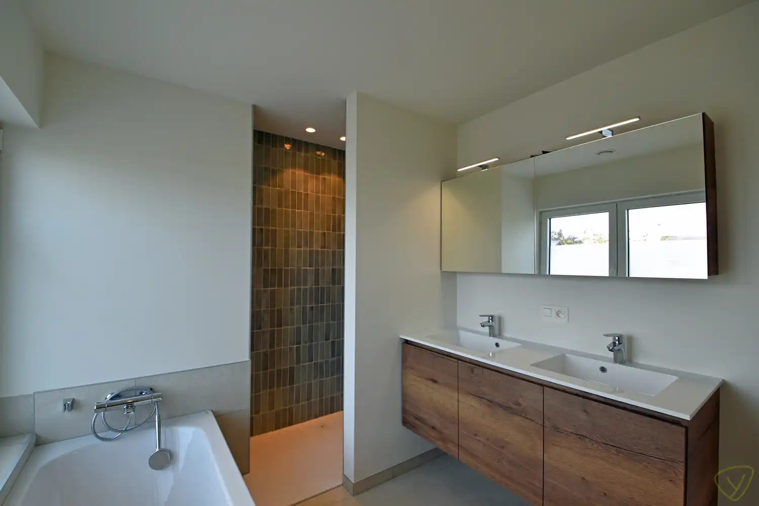 Prachtig gerenoveerde woning gelegen in de Witte Wijk met een luxeueze afwerking. foto 25
