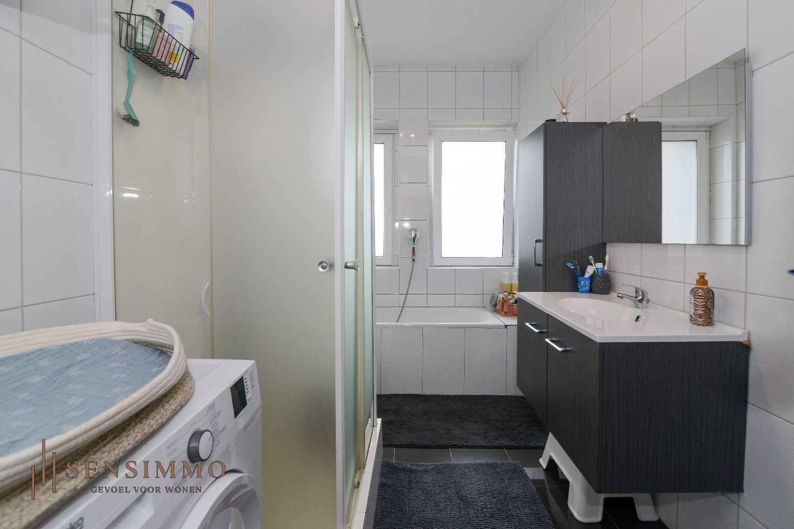 Instapklare duplex met 3 slpk + terras + parking in de levendige Vennestraat! foto 11