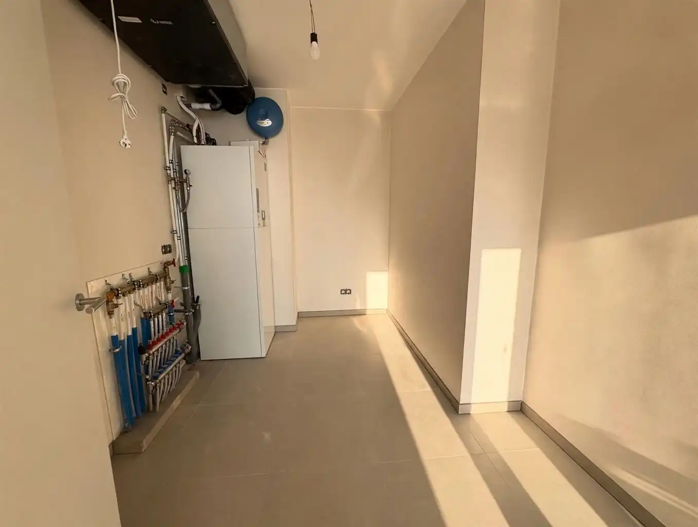 Gelijkvloers, energiezuinig BEN-appartement met 1 slaapkamer, ruim zuidgericht terras, private tuin en ondergrondse autostaanplaats in hartje Maaseik. foto 14