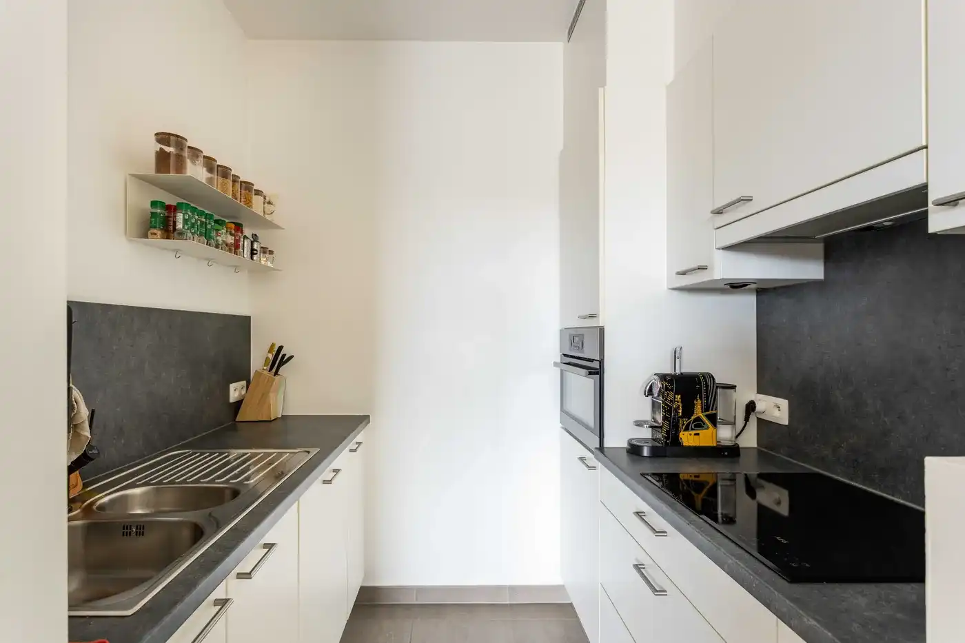 Instapklaar appartement met zuidgericht terras en staanplaats in centrum Kortrijk foto 7