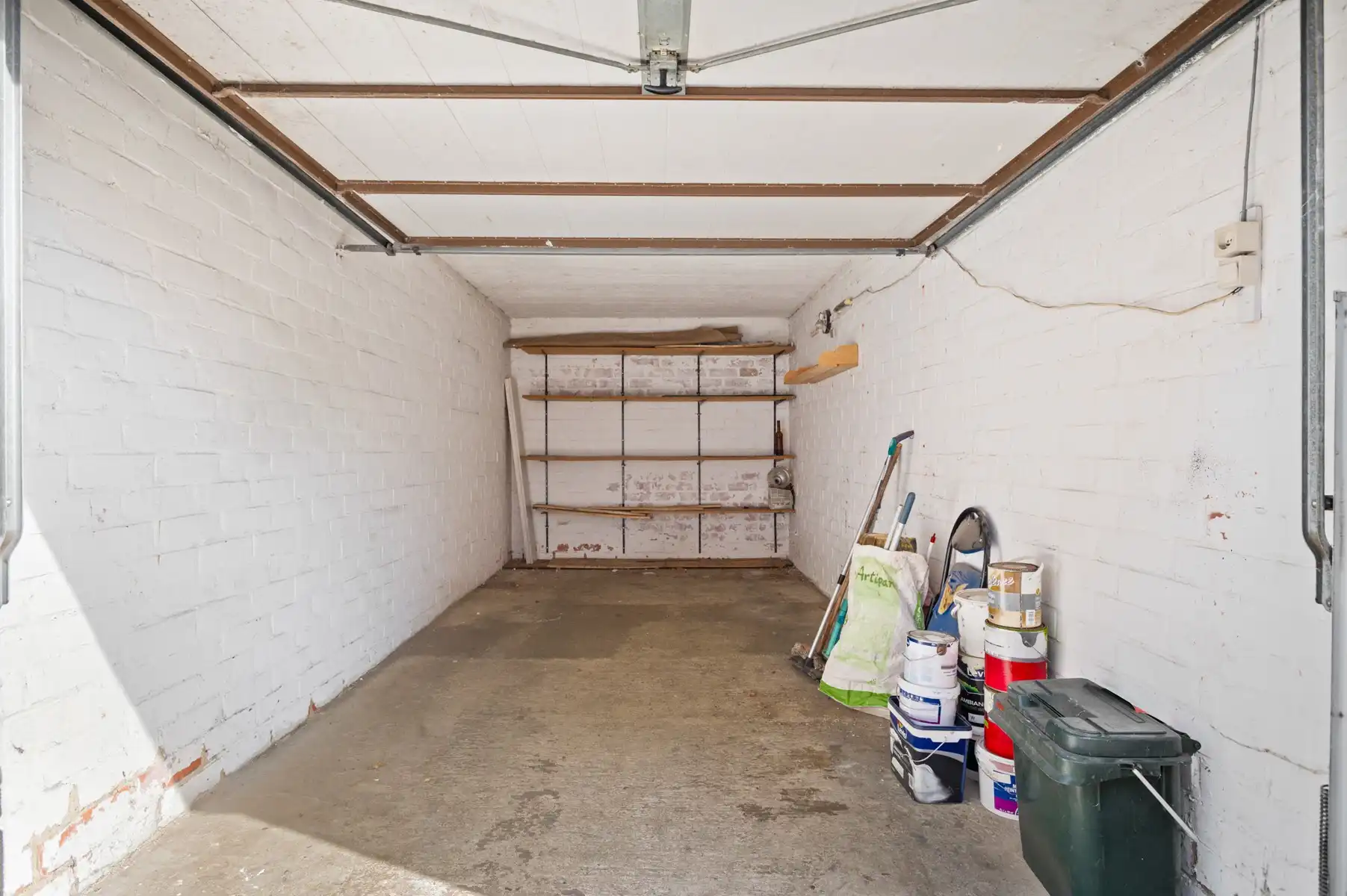 Goed gelegen 3-slaapkamerappartement met garage foto 17