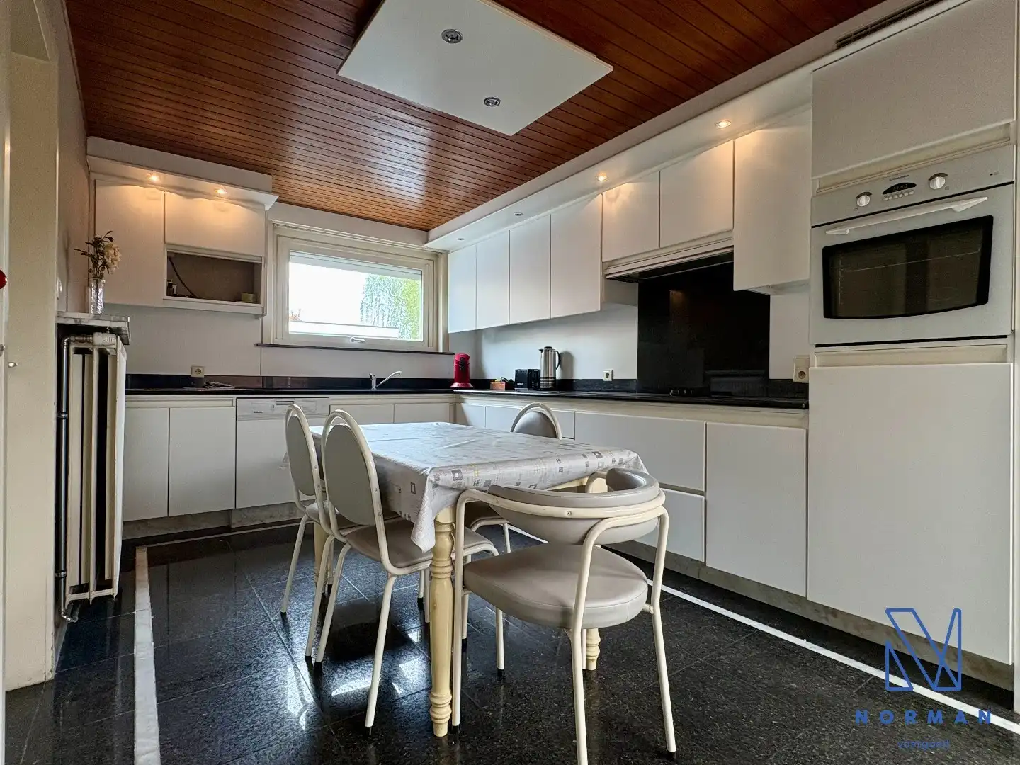 Grote hoekwoning te koop in de Bosmolens te Izegem met 3 slaapkamers, ruime tuin en een zolder met veel mogelijkheden. foto 6