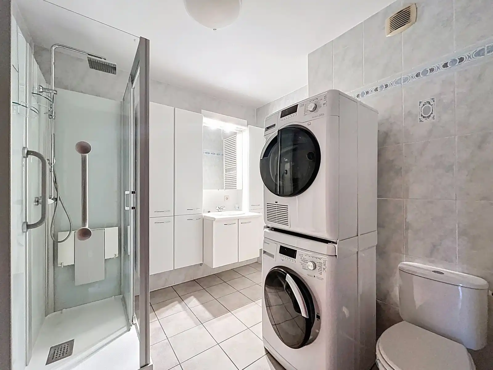 Centrum Aalst, Lichtrijk én Ruim Appartement met 2 SLPK! foto 12