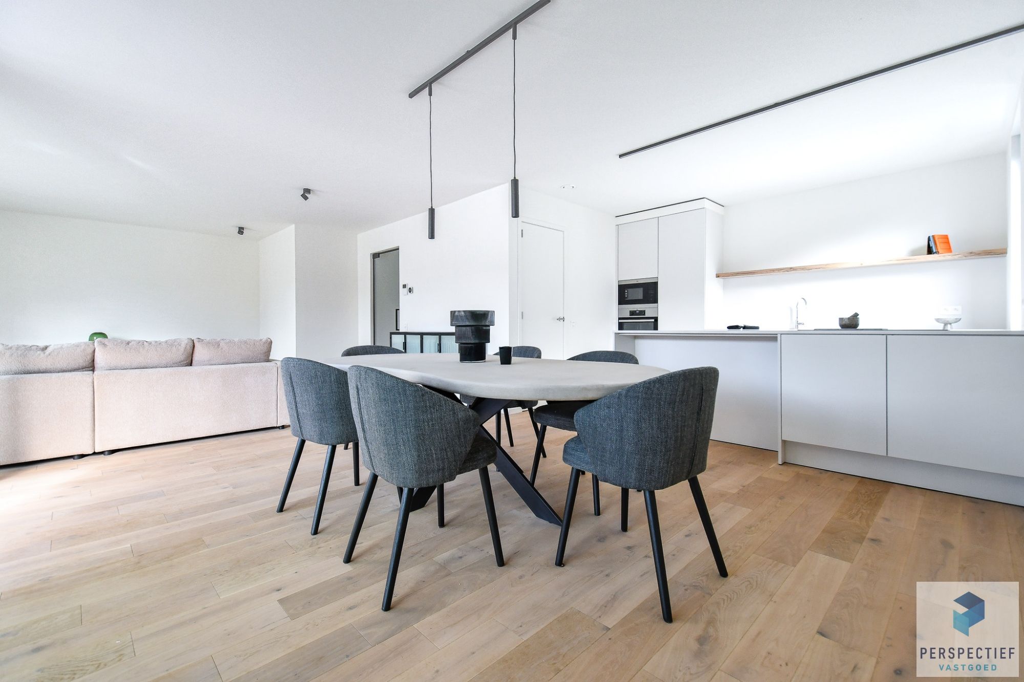 High-end nieuwbouwappartement met GROOT TERRAS foto 7