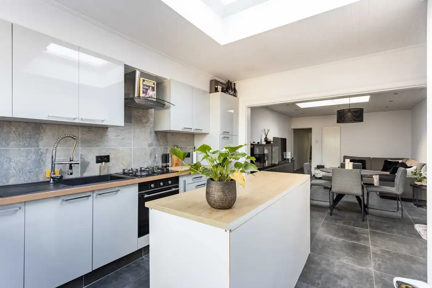 Instapklare, vernieuwde woning op rustige locatie! foto 7
