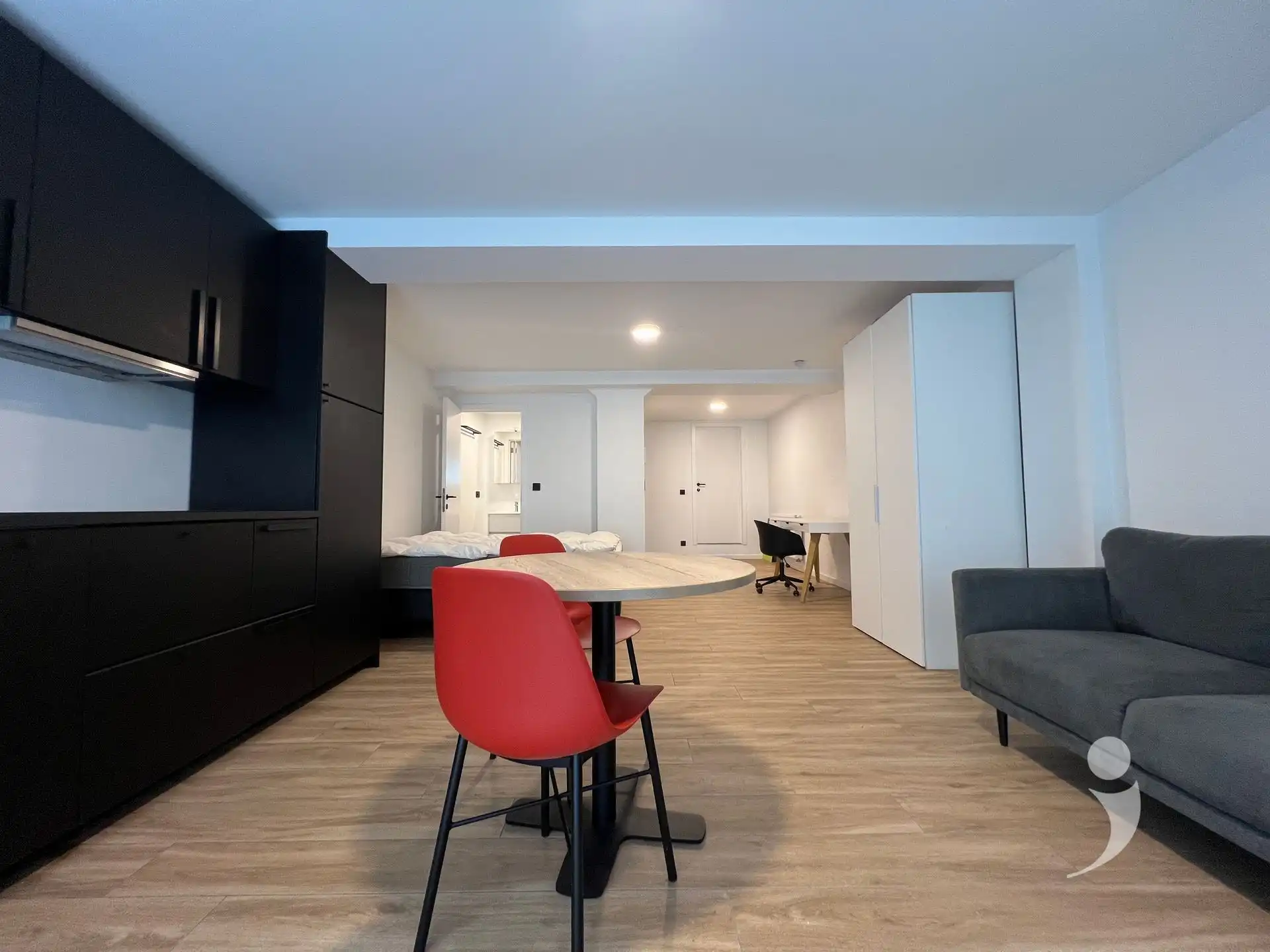 Ruime studio met privéterras foto 5