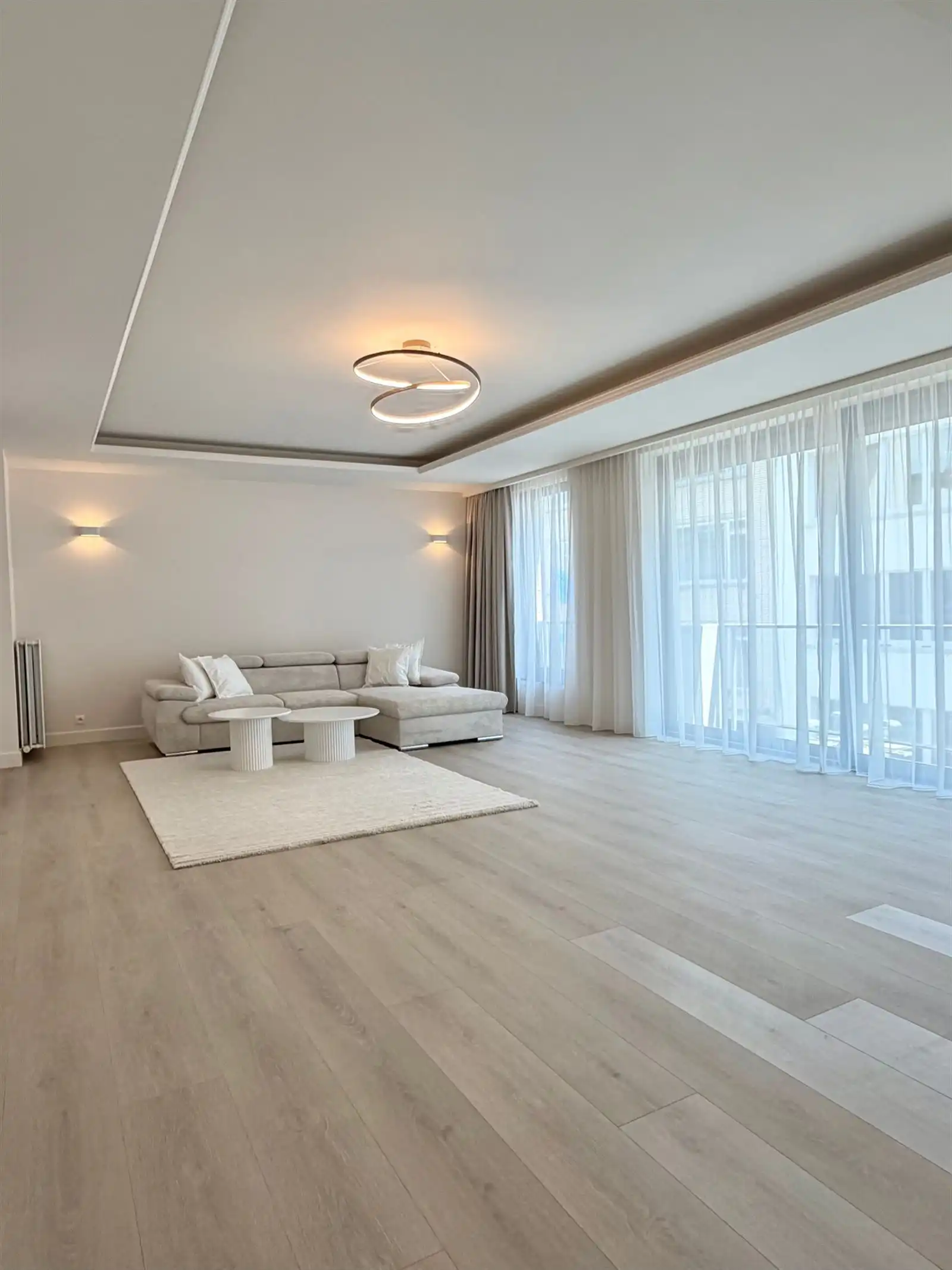 Gemeubeld 2 slaapkamer appartement van 130m² op topligging hartje stadscentum. foto 4