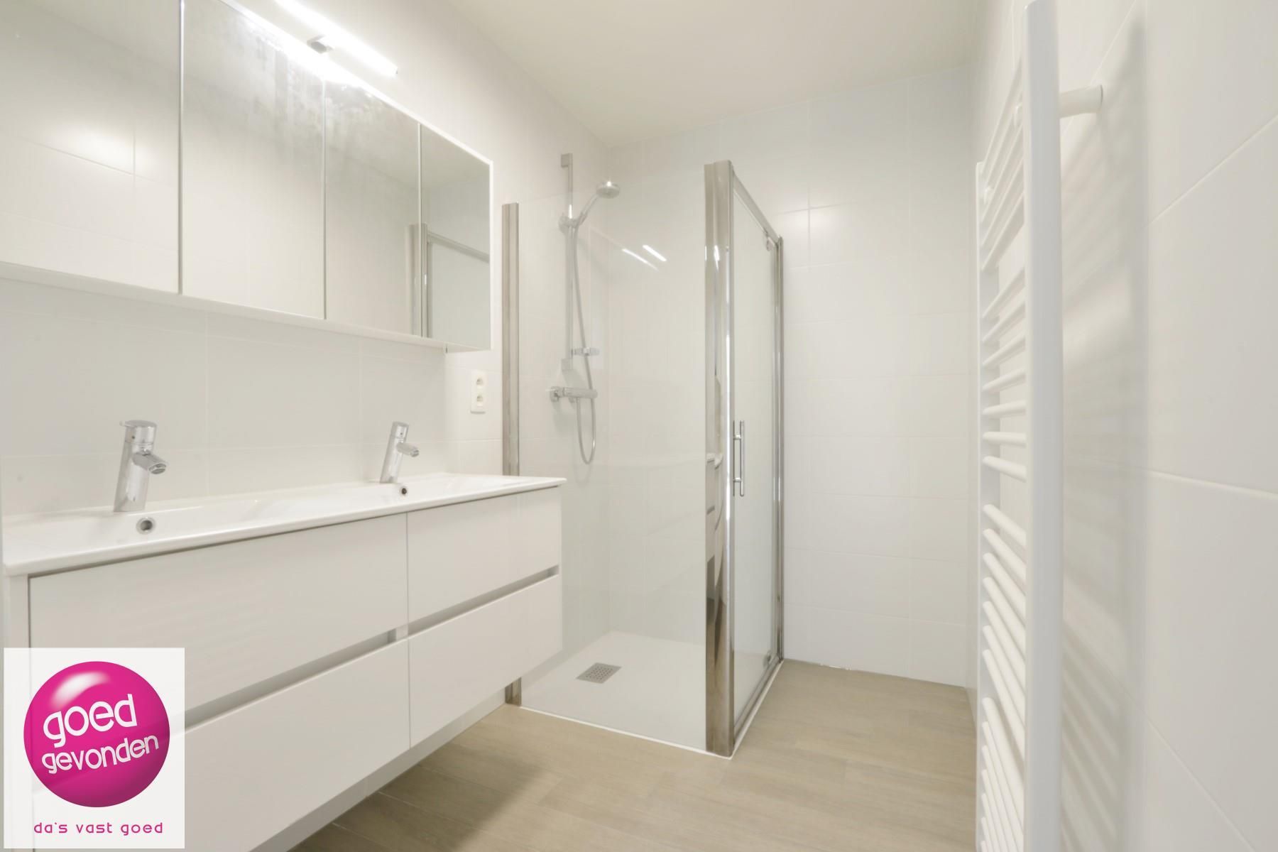 APP - 2 SLK - PRACHTIG TERRAS - KELDER - GARAGE - LIFT foto 16