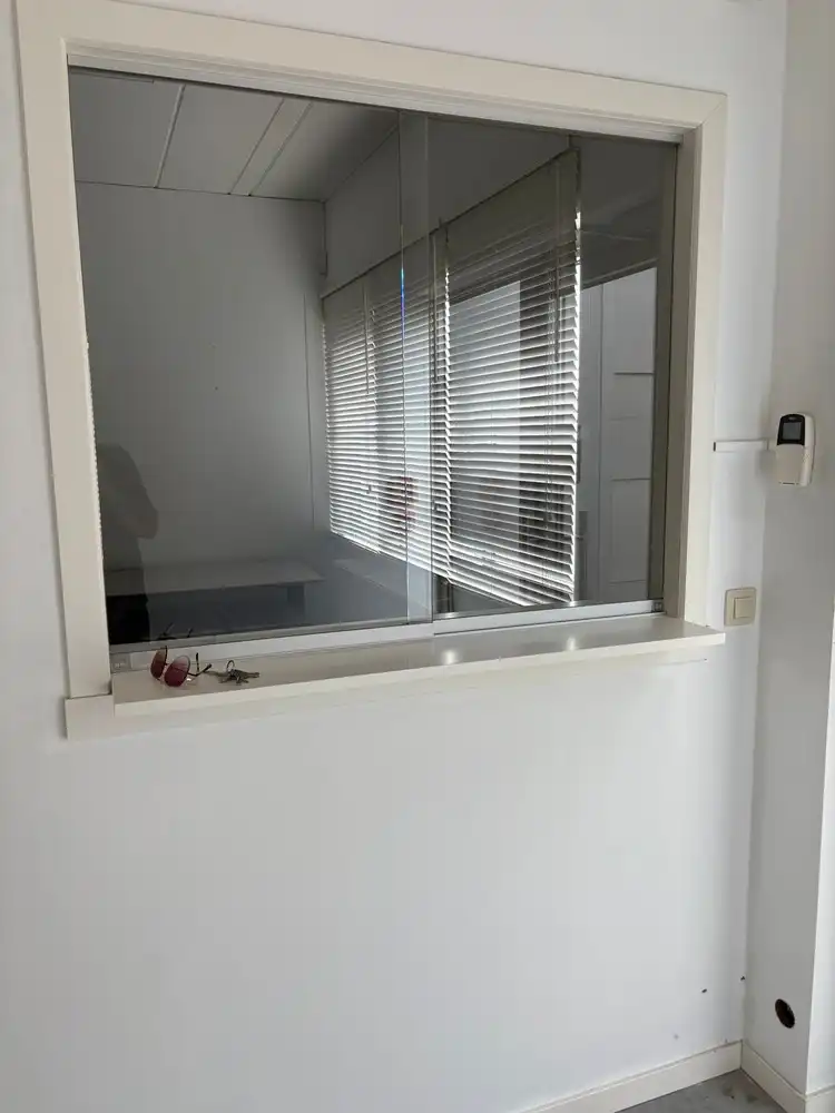 BEDRIJFSUNIT MET KANTOREN foto 9