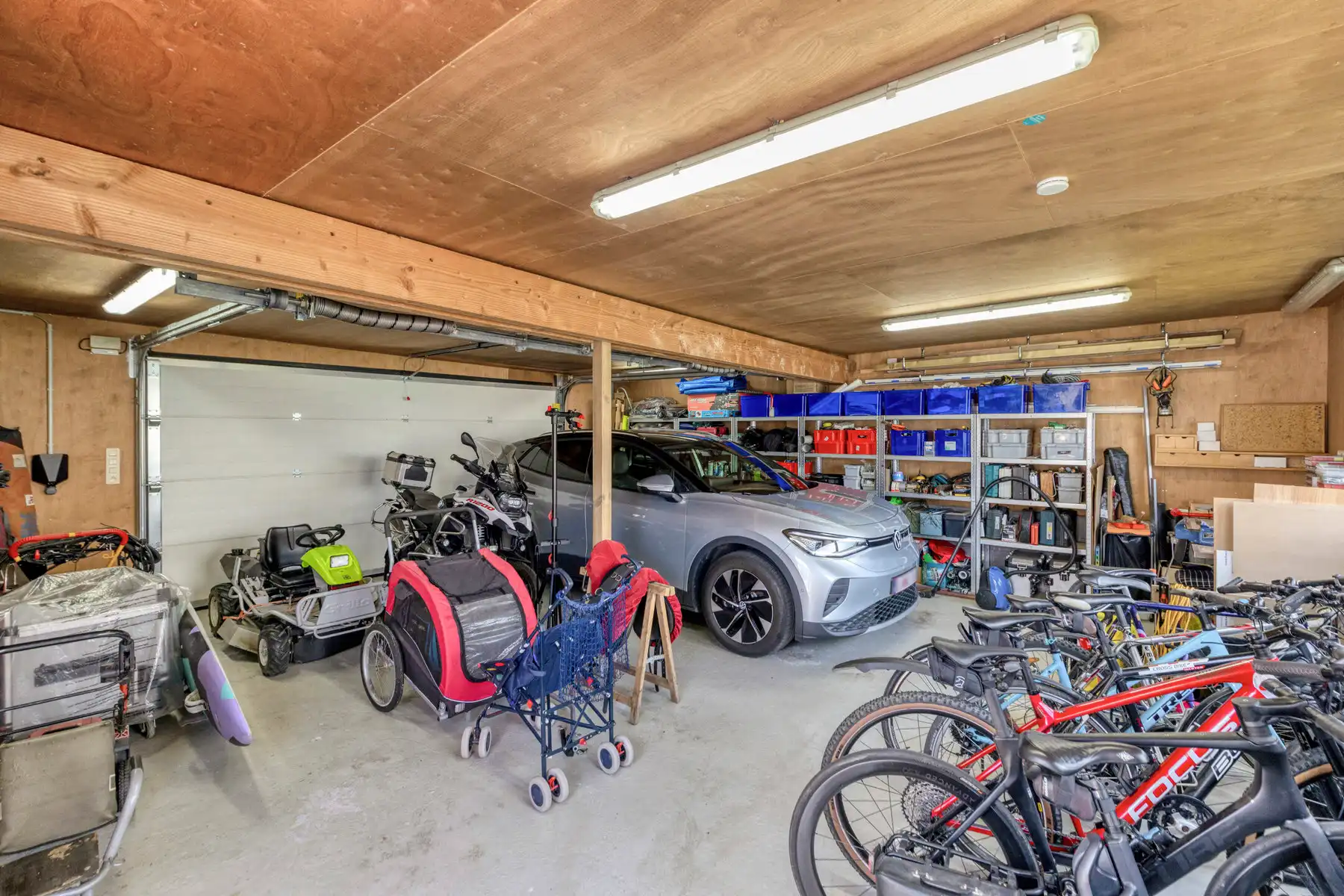 Charmante villa op toplocatie met ruime garage foto 24