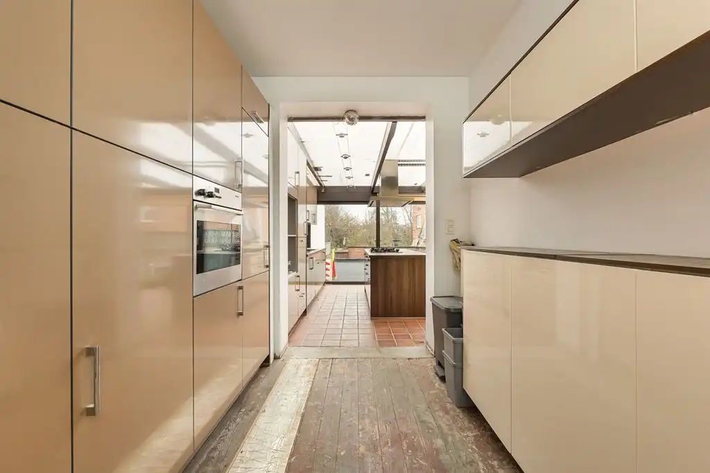 Magazijn met woning foto 19