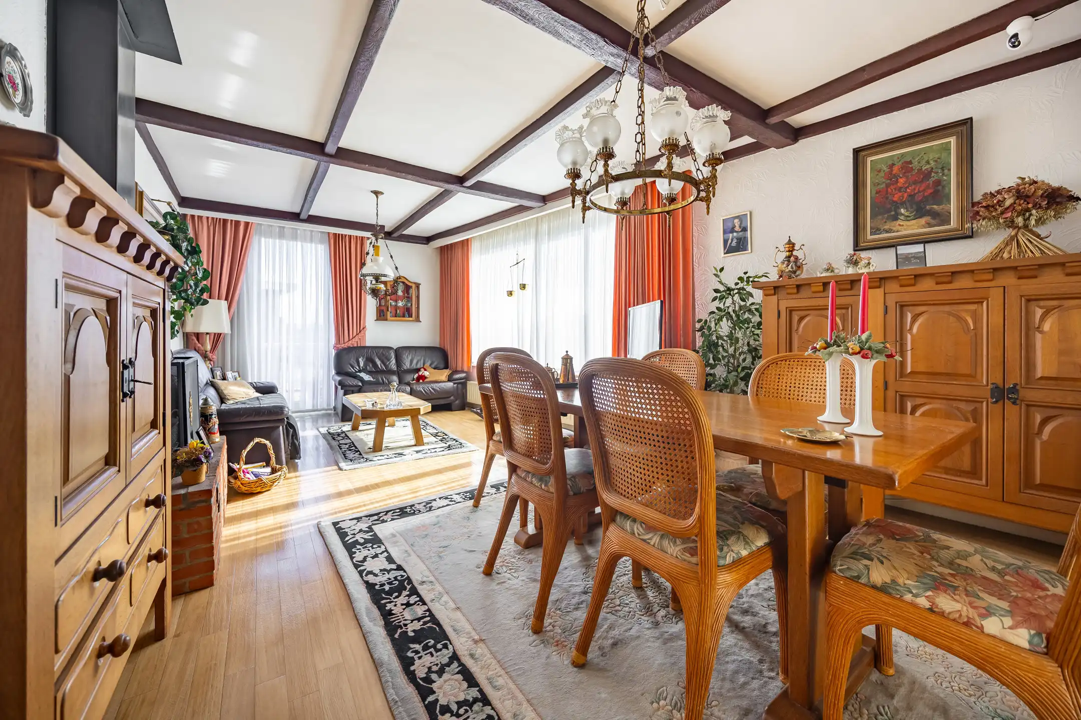 Goed gelegen appartement met 2 slaapkamers en terras foto 5