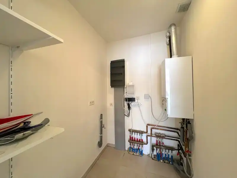 APPARTEMENT MET AUTOSTAANPLAATS te TORHOUT foto 6