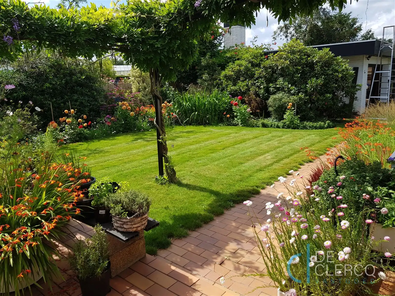 Ruime bungalow met grote tuin te koop in groene omgeving! foto 19