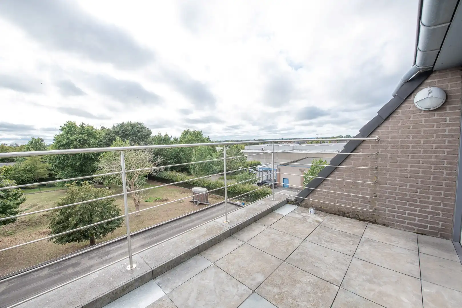 Appartement met één slaapkamer en garagebox te huur foto 11