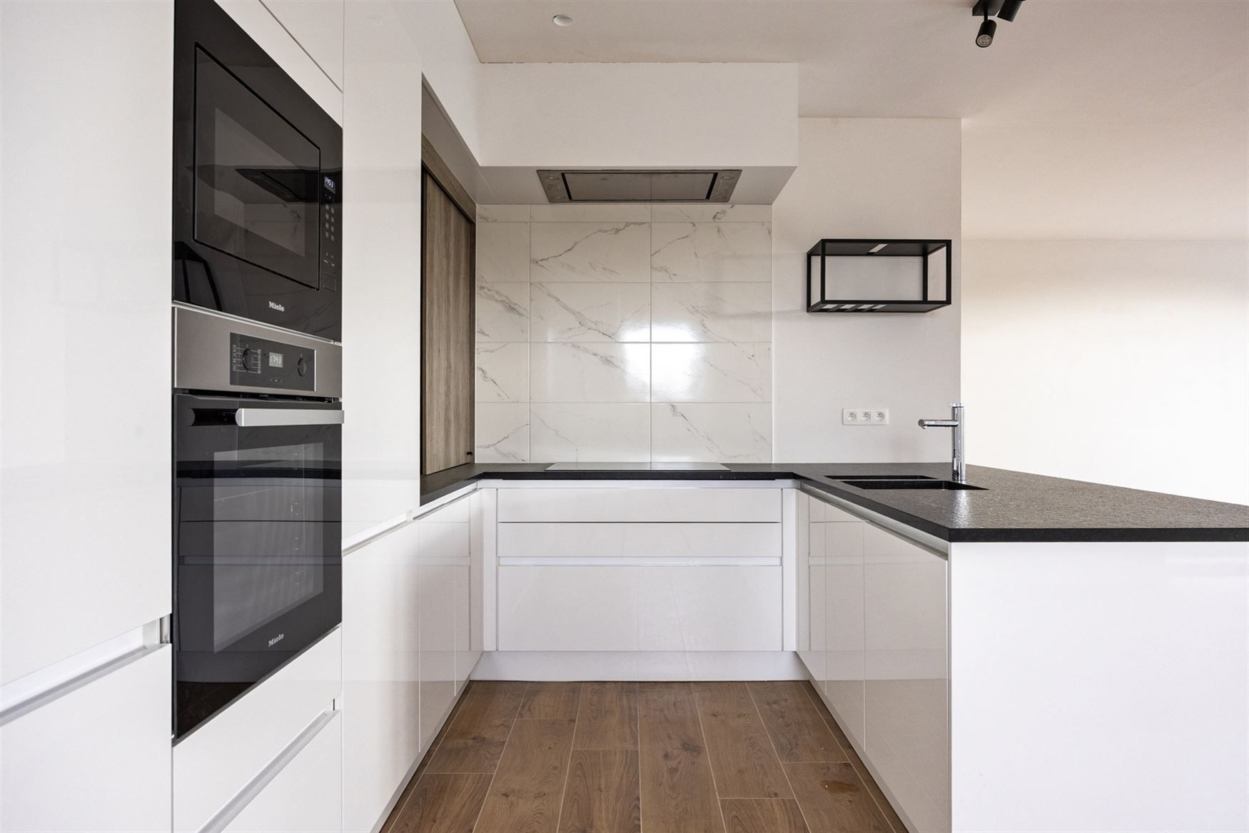 Uitzonderlijke nieuwbouwwoning in landelijke stijl foto 8