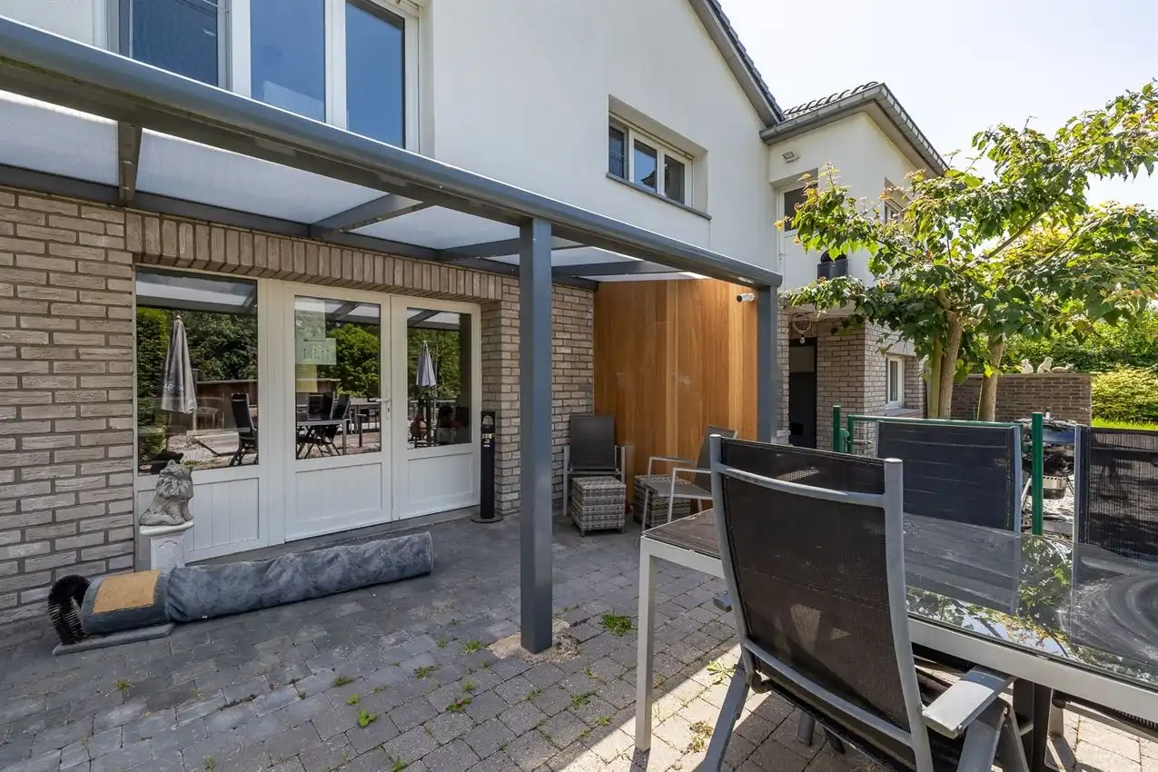 Grote tuin, zee aan ruimte en tot 5 slaapkamers foto 25