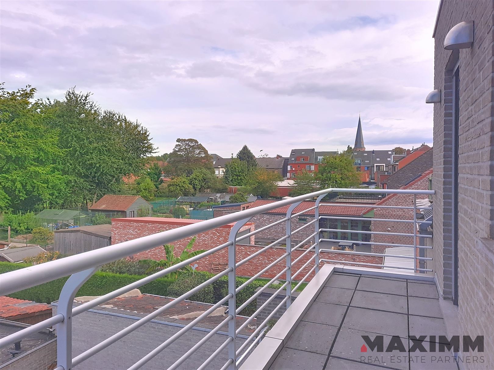 duplex woonst, 110m², terras voor- en achterzijde, garagebox en berging. foto 9