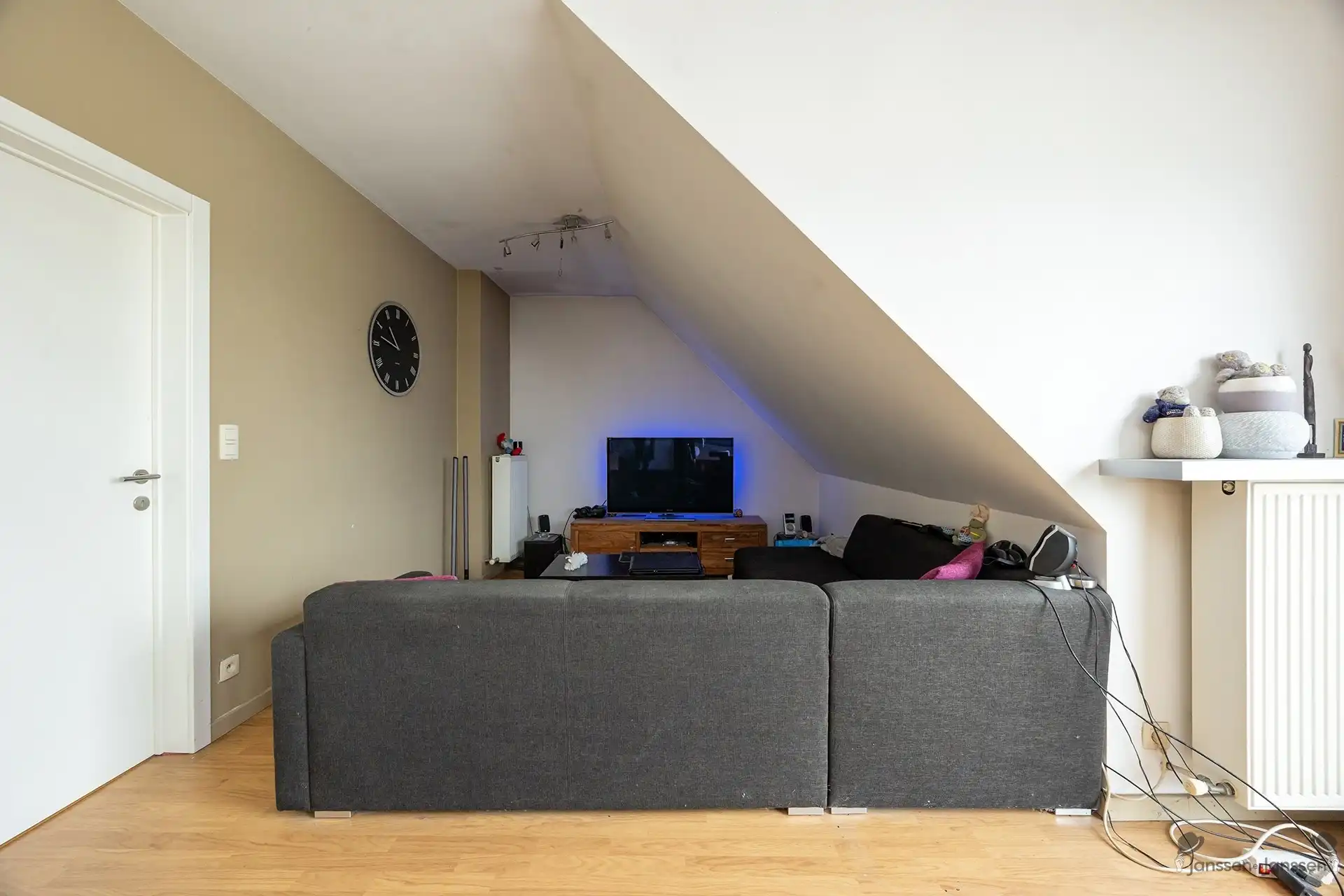 Appartement met uitzonderlijk ruim terras (36 m²) en garagebox te Hoevenen foto 6