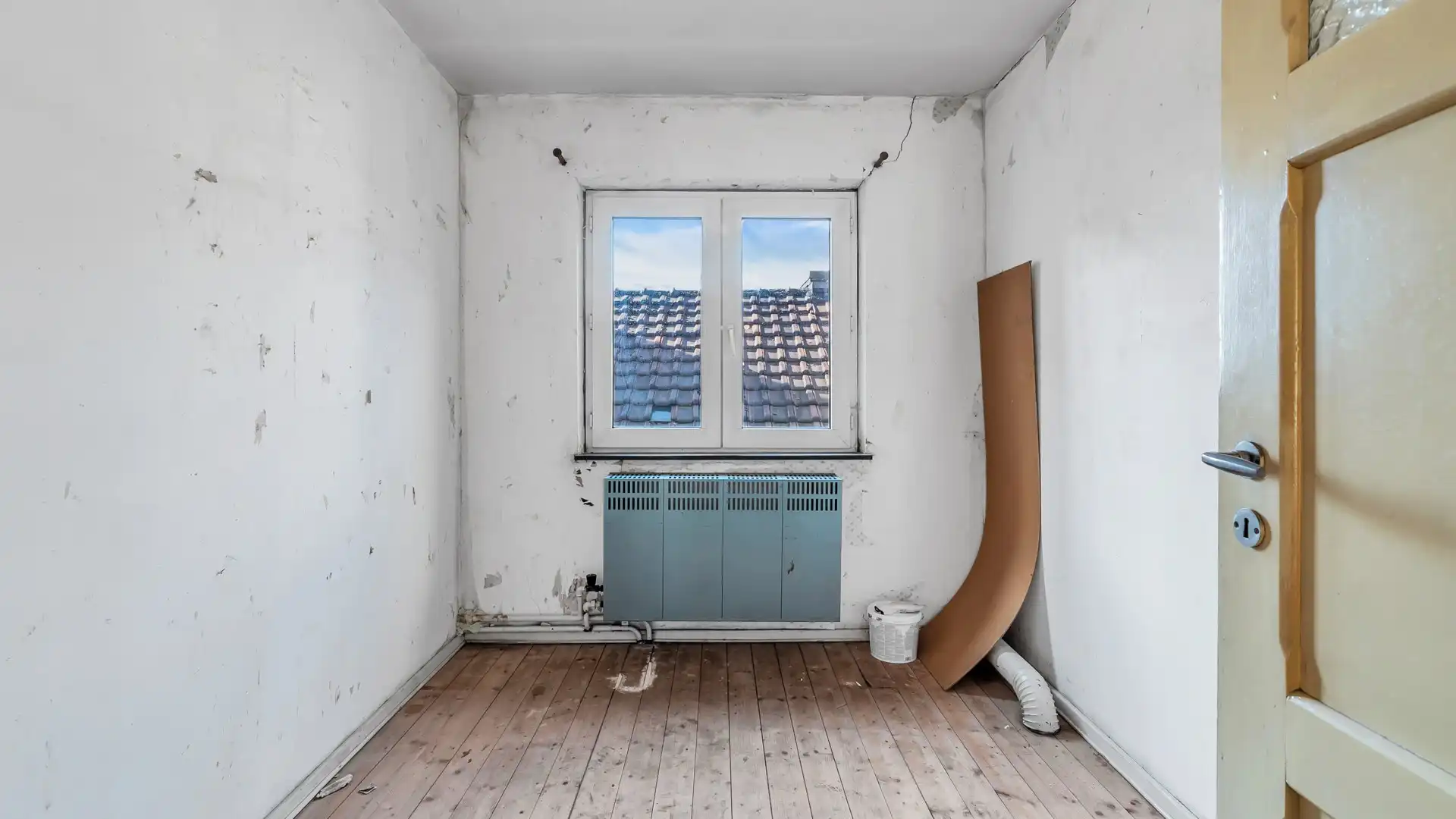 TE RENOVEREN WONING MET VEEL MOGELIJKHEDEN OP GUNSTIGE LOCATIE! foto 11