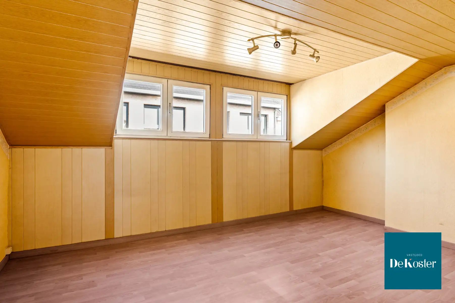 Te renoveren woning met 4 slaapkamers op centrale ligging foto 18