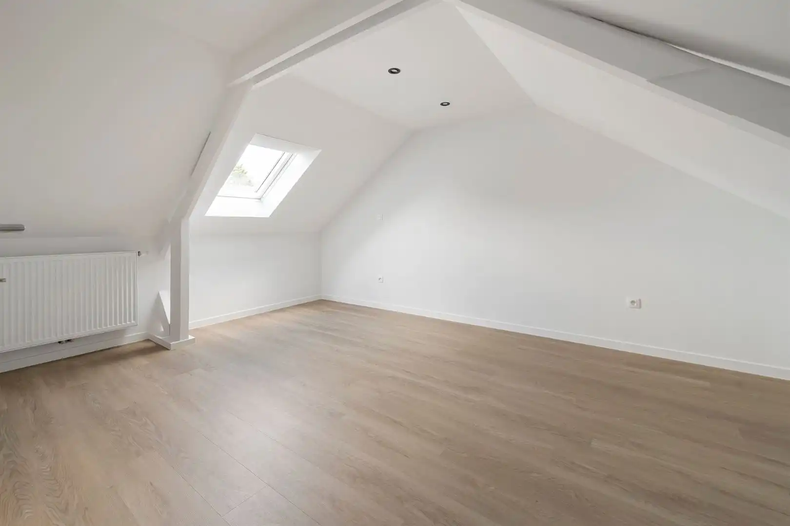 Volledige gerenoveerde woning met 2 slaapkamers foto 13