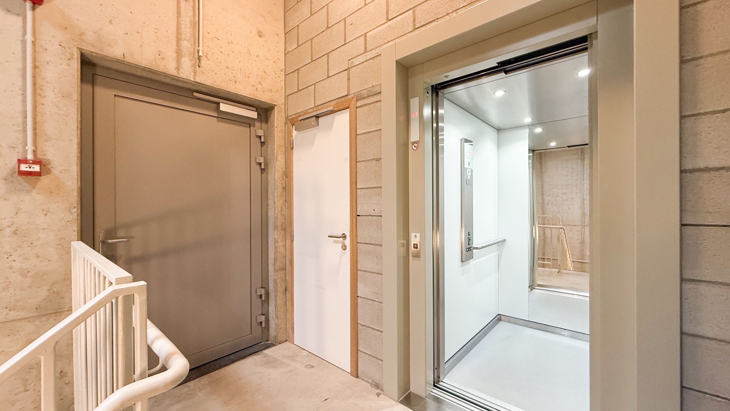 Nieuwbouwappartement met 2 slpks terras en parking aan 2% RR foto 32