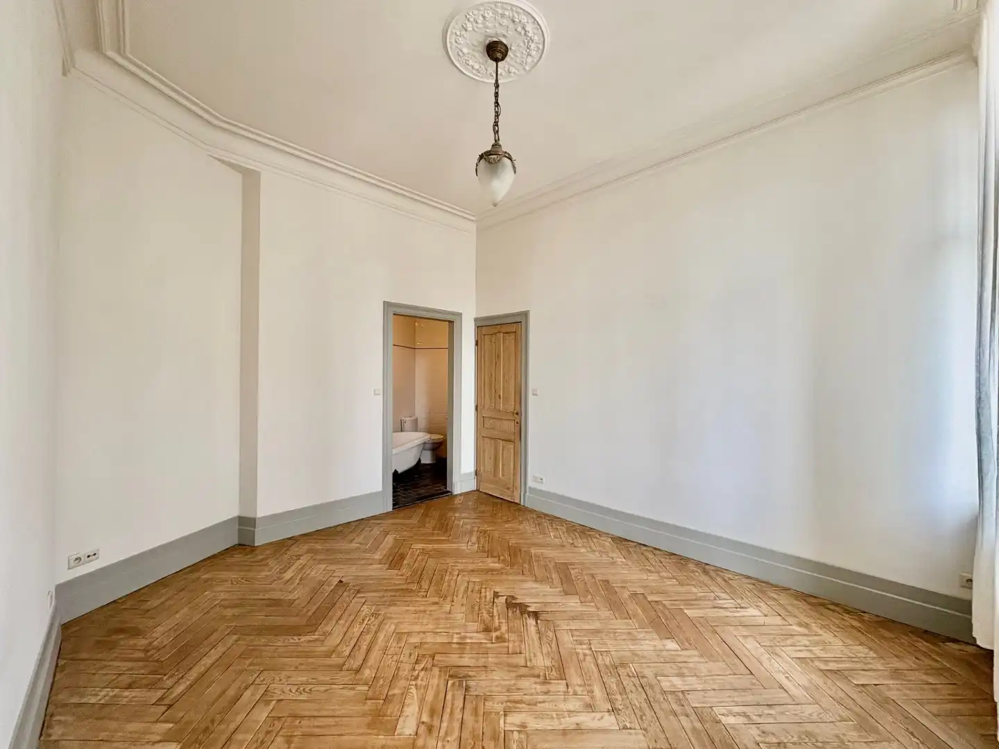 Elegante en instapklare 2-slaapkamerappartement in het groeiende Zurenborg foto 8