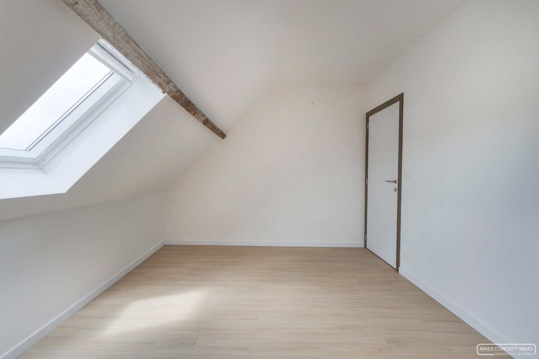 Gerenoveerde woning te koop te Vichte met uitweg foto 9